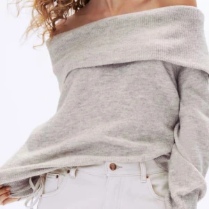 Tröja  - En nästan helt nu off shoulder tröja, aldrig använd