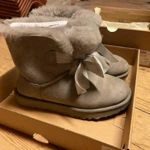 Ugg mid high boots vinter winter ull eu37 - Mycket bra skick   Storlek 37 us6  Kvitto finns  Retail pris 2599