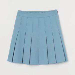 Blå kjol - Super fin blå kjol, kommer bara inte till användning! Och för låten för mig Typ aldrig använd