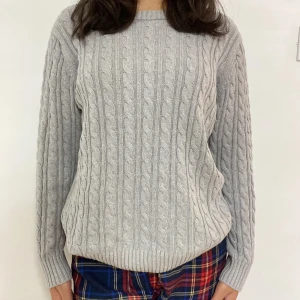 Stickad tröja  - En superfin grå stickad tröja från Lager 157i storlek M. Aldrig använd! Köpt för 150kr säljer för 40kr + frakt!💫