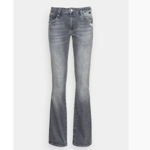 mavi bootcut jeans - säljer dessa slutsålda gråa jeans köpta från zalando. nypris 719kr. 