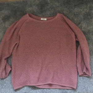 Tröja - Mjuk rosa/lila tröja från jaquline de yong. Endast testad. Köparen står för frakten!💜