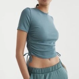 Zara tröja med knytningar på sidorna  - Använt 1-2 gånger 