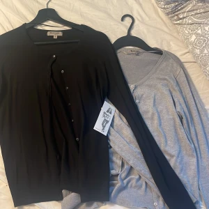 Kofta - Säljer dessa på koftor i superskönt material. Den svarta är helt oanvänt och den gråa är endast använd fåtal gånger men gott som ny! 100kr styck