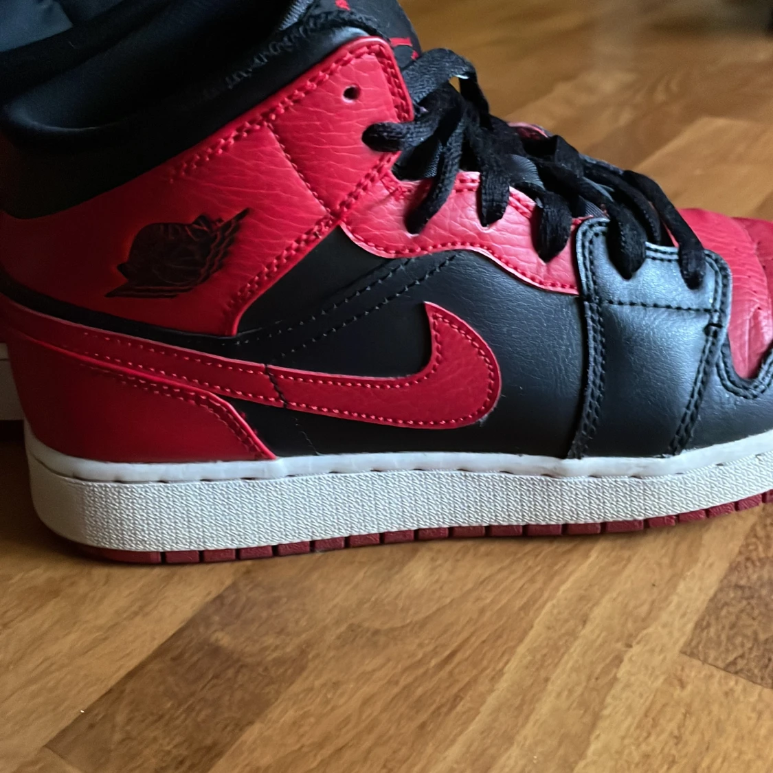 Banned red mid jordans - 91