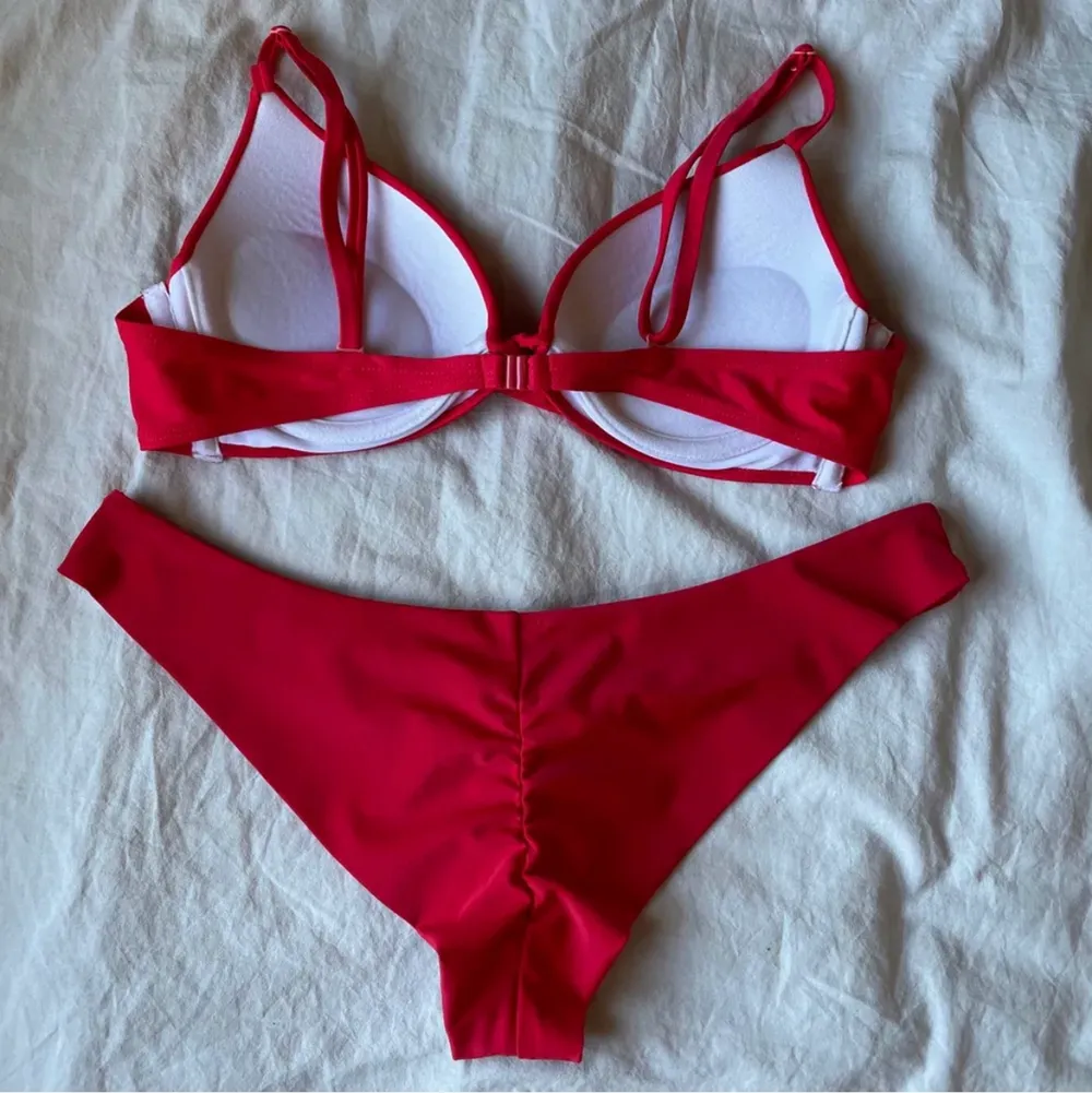 Bikini från Nelly i nyskick, säljer pågrund av att den är för stor för mig❤️ nypris: 328 kr. Övrigt.