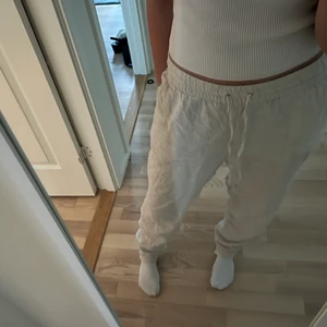 Linnebyxor hm - Ett par till ascoola linnebyxor, säljer på grund av att dom är för små då jag normalt bär 38