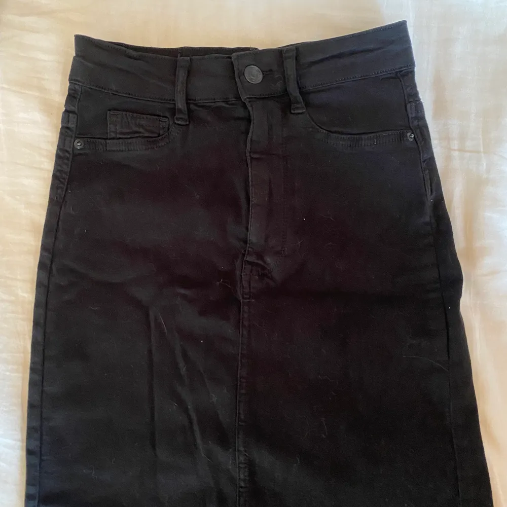 Molly jeans material kjol från Gina, använd enstaka ggr. Kjolar.