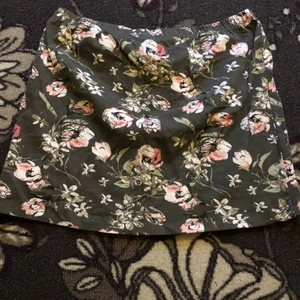 Kjolar - Bild 1- strl- 11y/12y, märke ellos. Bild 2- strl 36, märke NOW. Bild 3- märke SKILL, strl 146/152