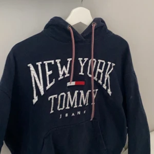 Tommy hilfiger Hoodie💕 - Använder ej längre💕 original priset ligger runt 1000kr, säljer för 550 plus frakt💕💕💕