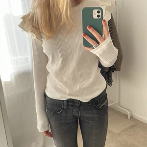 Volangtröja  - Intressekoll på denna superfina volangtröjan från zara 💕