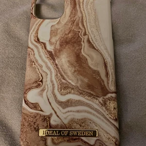 Ideal of Sweden skal  - iPhone 11 skal från Ideal of Sweden, aldrig använt. Köptes för 299:-. Köparen står för frakt, priset kan diskuteras❣️❣️