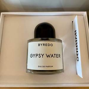 Byredo gypsy water ca 50% kvar i flaskan.