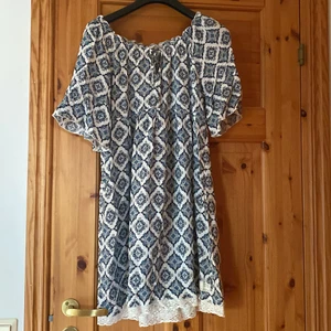 Odd Molly klänning  - Superfin sommarklänning från Odd Molly😍.  Jättefint skick och ser helt oanvänd ut! Pris kan diskuteras. Storlek 2 dvs S/M. 