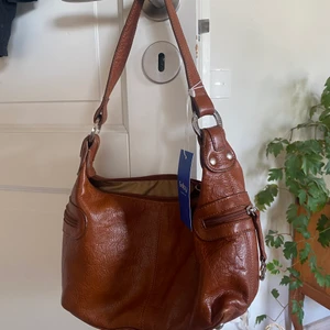 Handväska  - Superfin brun handväska köpt på sellpy