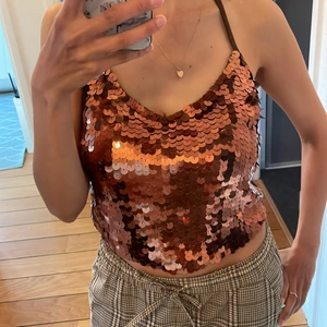 Top med paljetter XS - Fint top med paljetter storlek XS.