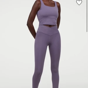 Tränings set från hm - Säljer dessa ser från hm, byxorna är storlek M och toppen S