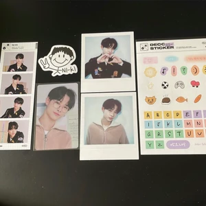 Niki ggu ggu set - ‼️SÅLD‼️                                                                           Hej alla!! Jag fick hem mitt enhypen niki ggu ggu set idag men säljer det då jag tyvärr valt att sluta samla på niki :( Setet innehåller 1 photocard, 1 photostrip, 2 polaroids, ett litet klistermärke och ett ark klistermärken:) Säljer allt ihop för 70kr+ 13kr frakt!! Hör av er om ni är intresserade eller vill ha fler bilder eller har några frågor! 🙏🏻☺️💫💫