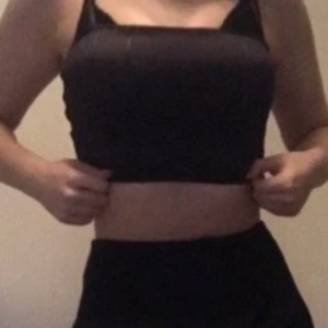 Svart topp  - Gratis frakt/Free shipping. Black topp, M-Xs, have it in Brown and white too/Har den i brun och vit också!