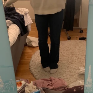 Jeans, Nakd - Super fina jeans från Nakd som inte kommer till använding. Jätte fina!!! Mörkblå färg som syns ganska bra på bild 2❤️❤️storlek 40 men sitter bra på mig som är en 36 i vanliga fall. 