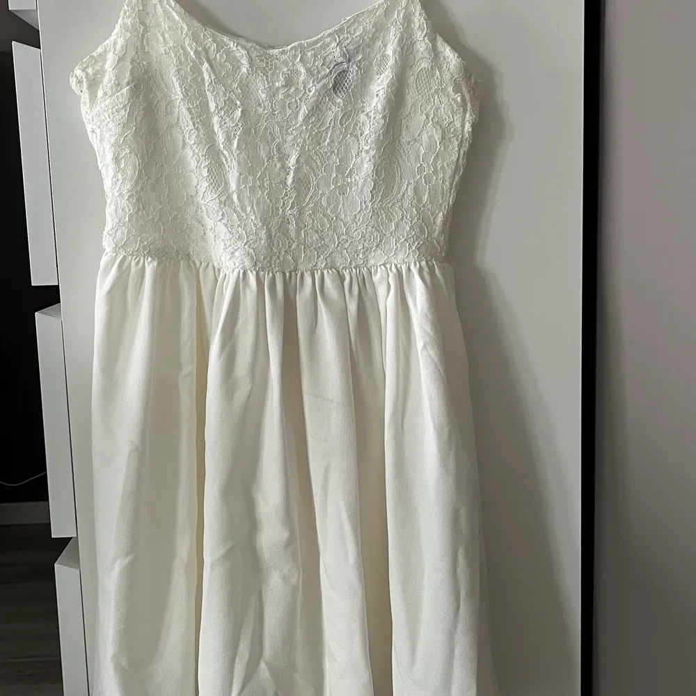 Jättefin vit klänning . Klänningar.