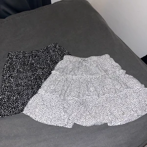 Kjol - Två kjolar från shein. Kommer inte till användning och är för små för mig så därför jag säljer dem. Jättefina till sommaren. Storlek M i båda men skulle passa en S oxå. Säljer en för 40kr och båda för 75kr.
