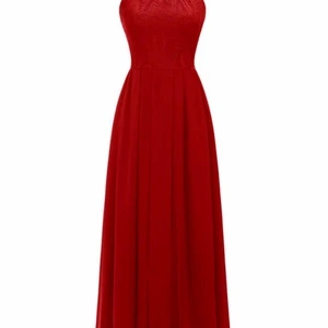 Röd balklänning  - Endast testad en gång, jättebra material. Säljer då den var för stor. Rekommenderar för de med storleken L, eller någon med större byst. Betalning via swish. 