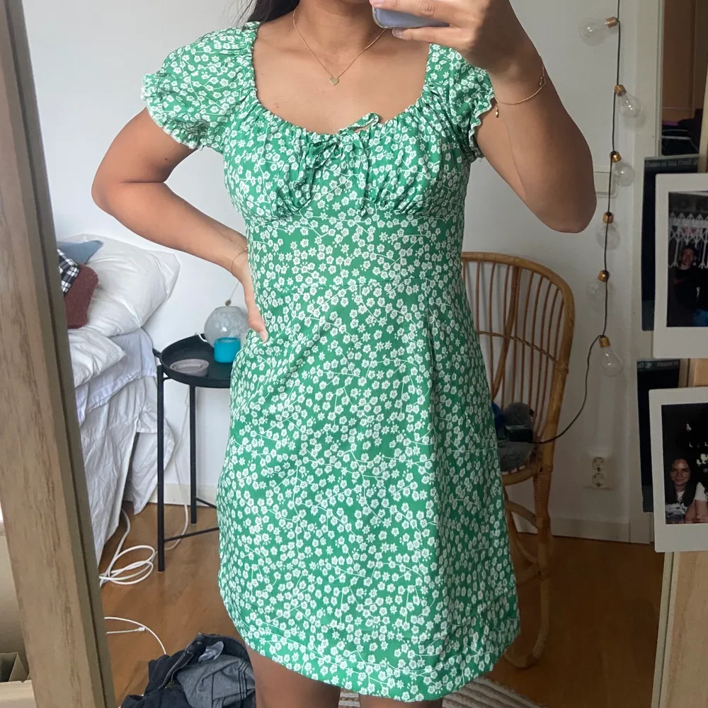 Supersöt grönklänning!!🌸 Klänningen är från shein men jag har sytt om den så att den är mer i min smak!💕💕. Klänningar.
