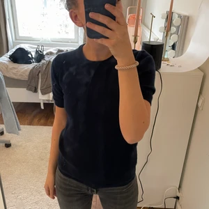 Soft goat tröja - Tröja från softgoat, marinblå i kashmir. Nypris 1495kr, säljer för 499kr. Storlek S 💕