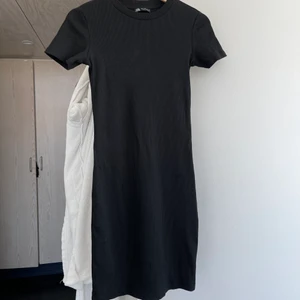 Snygg ribbad klänning - Från zara, ny💗