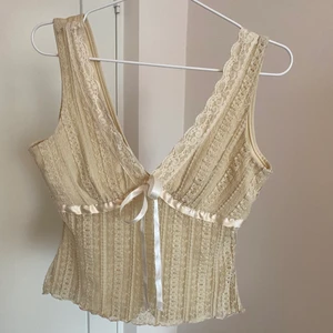 Linne - Snygg topp med spets