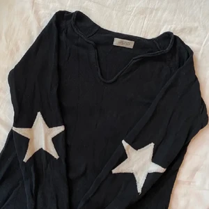 Hunkydory tröja  - Säljer denna jättefina tröja från hunkydory i färgen ❗️grå❗️aldrig använd och som i nyskick. Bilderna är lånade 