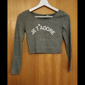 Cropped top - En grå croppad topp från h&m