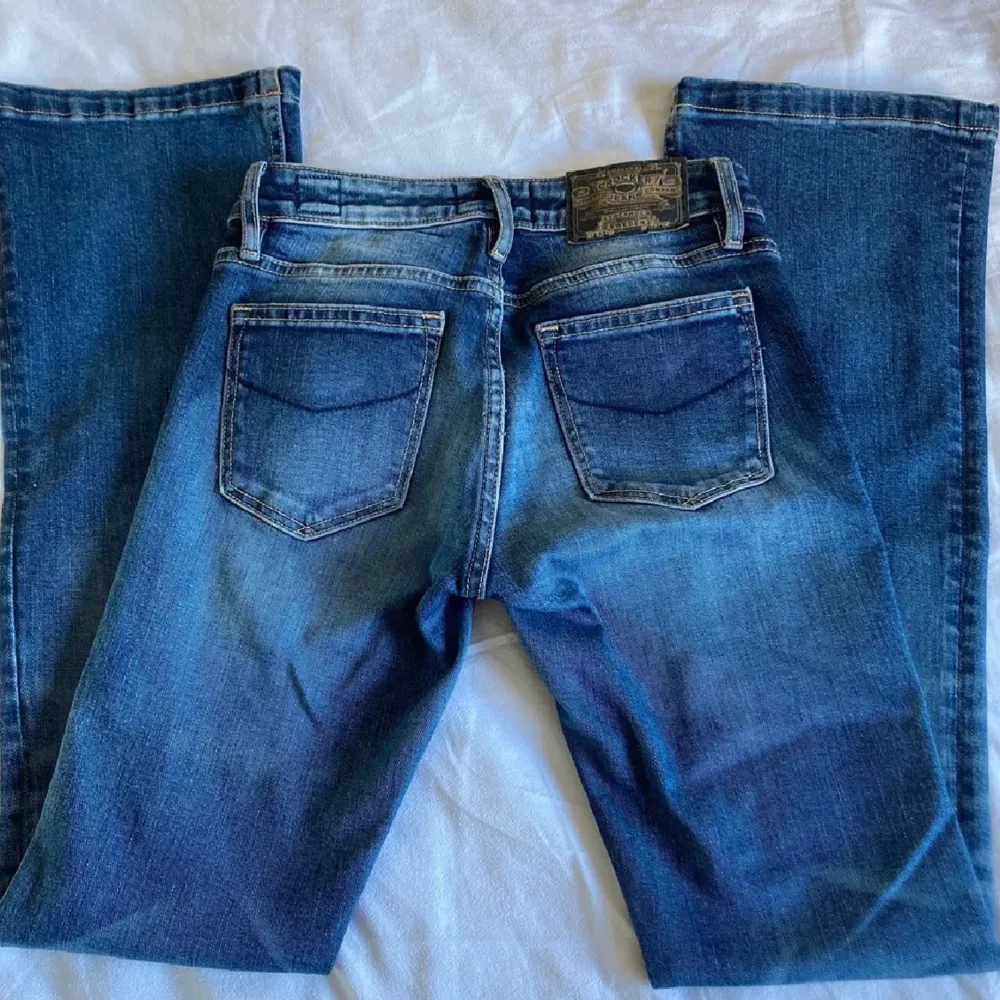 säljer dessa super fina jeans som är i storlek 32/34/36 skriv vid intresse!💓💓. Jeans & Byxor.