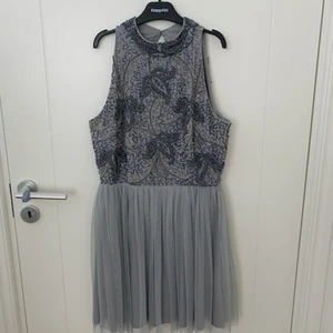 Klänningar  - Mycket bra nästan nya klänningar till salu. Både säljs till 1000 kr.