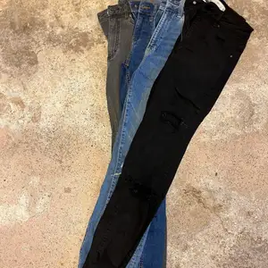 Säljer dessa Jeans/byxor. Allt passar XS/S och är helt. Alla byxor tillsammans 450kr annars 100kr/ byxa.
