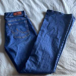 Säljer mina low Rise jeans från LTB  (Köpta på Zalando)  Andvända 1-2 gånger så dom är som nya
