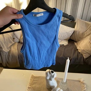 Linne  - Säljer denna fina linne från Zara, säljer pga att den är för liten! Helt ny, aldrig använd! Strl S!  Frakt - 45kr