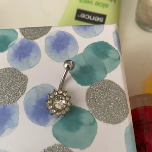 Super fin Navelpiercing✨ - Super fin navelpiercing!😍 säljer pga jag inte har hål i naveln längre.