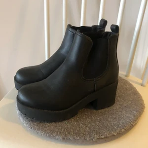 Boots stl 36 - Typ aldrig använda 