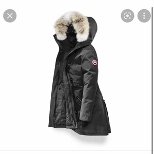 Canada goose - Säljer min vinterjacka som jag har haft i 1 år ungefär 