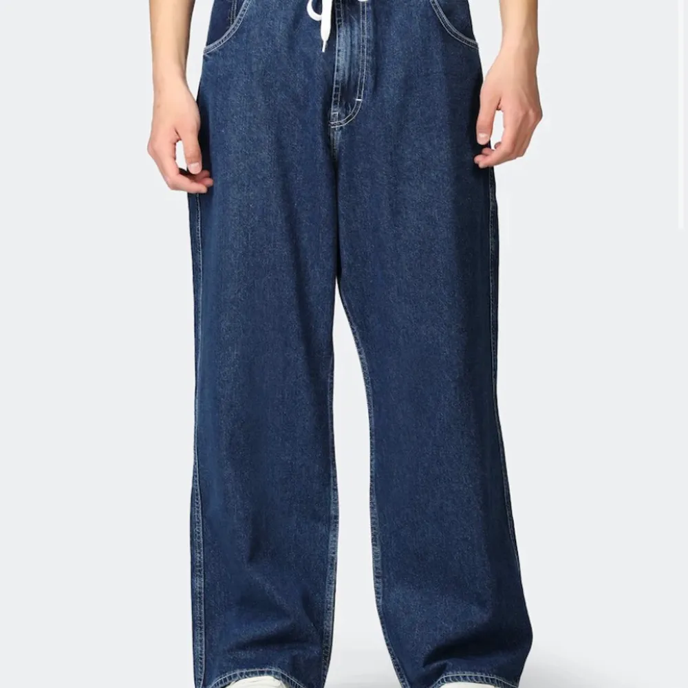 Jätte snygga jeans från district fortysix! Köpte på junkyard och säljs pga att de inte används. Pris kan diskuteras!! Använda fåtal gånger. Jeans & Byxor.