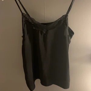 Spets linne - Svart spets linne