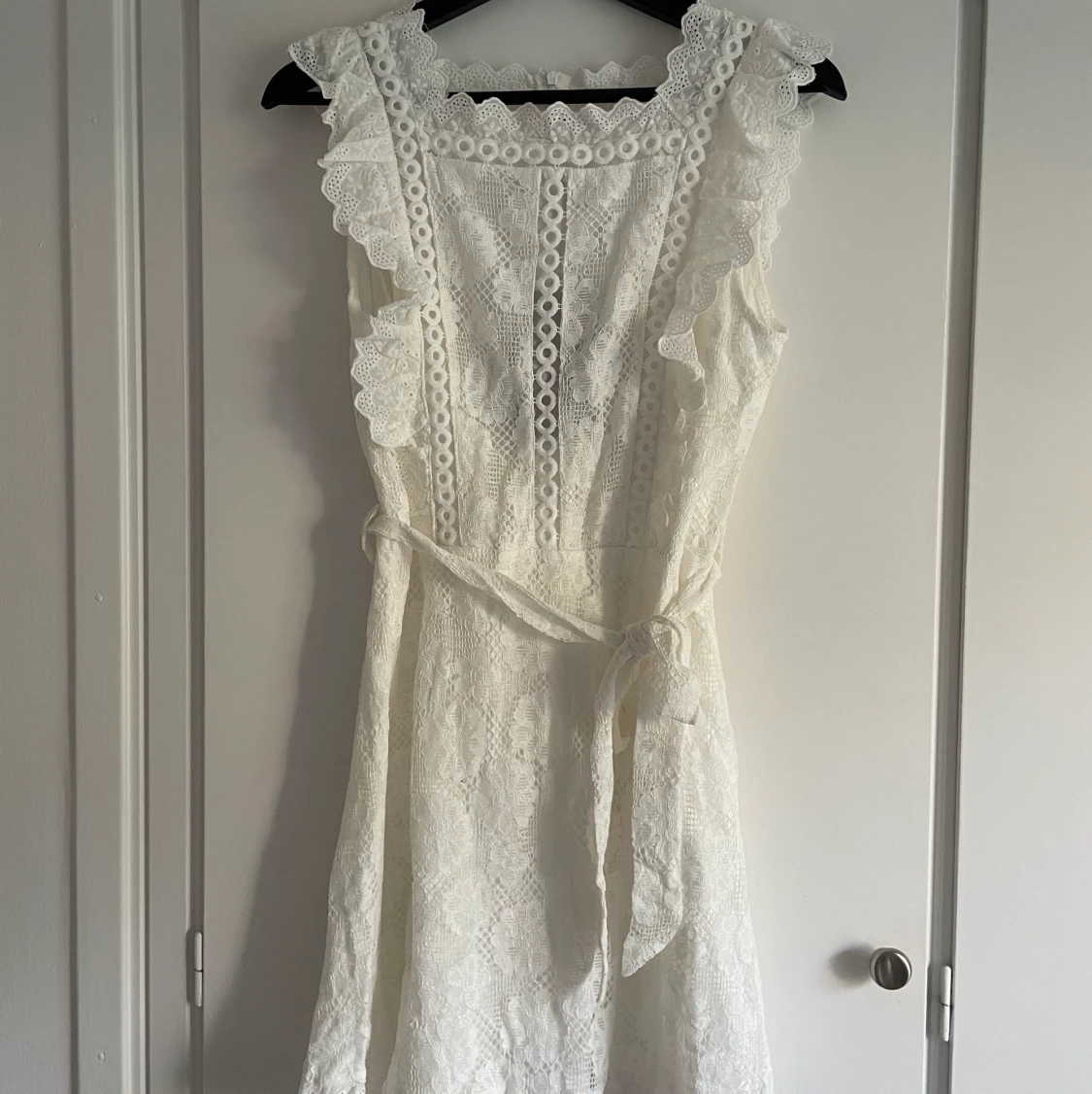 Dennis Maglic vit klänning  - 90