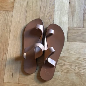 ATP Atelier sandaler stl. 37 - Superfina sandaler från ATP Aterlier i nyskick! Material: läder Pris 500kr!🌸