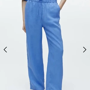 Linnebyxor  - Säljer dessa fina blå linnebyxor från Arket! Köpte de i somras och är endast använda ett fåtal gånger💕 Nypris 590