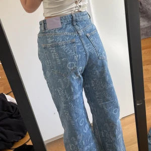 Coola jeans - Köpa från monki för 400kr , nyskick eftersom dom är lite förstora för mig. 