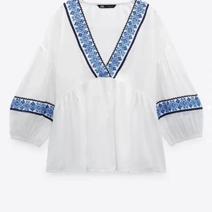 Söt topp - Söt blus från zara. Köp dirket för 230 kr. Lite skrynklig bara men behövs bara strykas. Använd fåtal gånger 