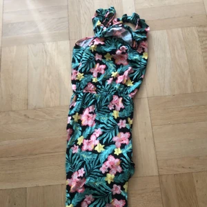 En fin sommar klänning 👗 har inte använt den så mycket  - Den e från Ullared och är bekväm 