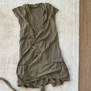 Klänning - Omlott klänning från mango!